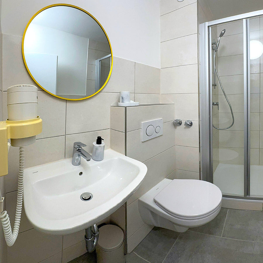 Doppelzimmer Queensize mit Balkon